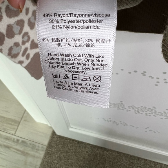 NWT DKNY tiger print sweater Size S - Picture 6 of 6